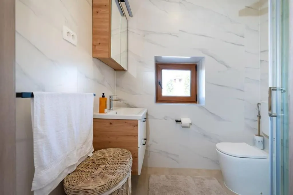Holiday Home With Jacuzzi - By Ta Leut Agency Slivnica Croatia