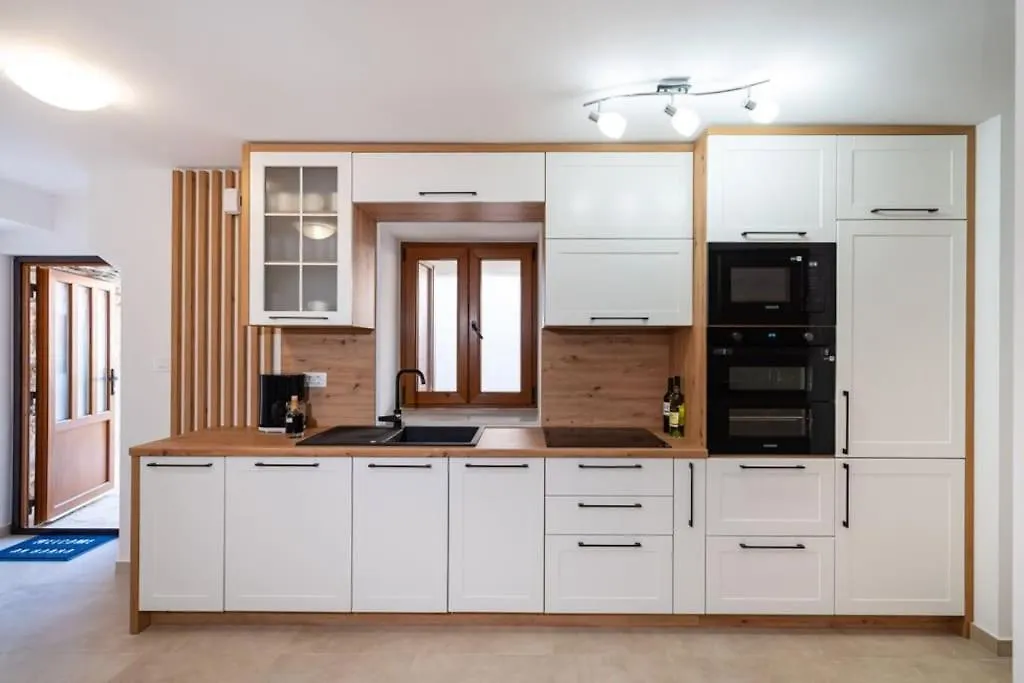 Holiday Home With Jacuzzi - By Ta Leut Agency Slivnica 0*,