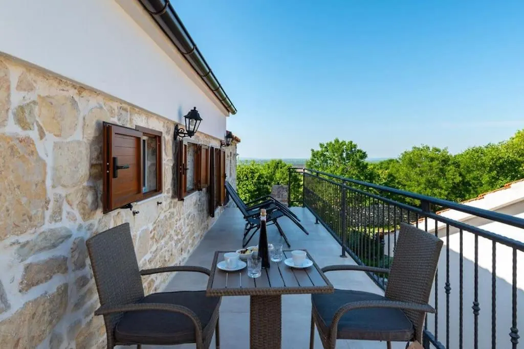 Holiday Home With Jacuzzi - By Ta Leut Agency Slivnica