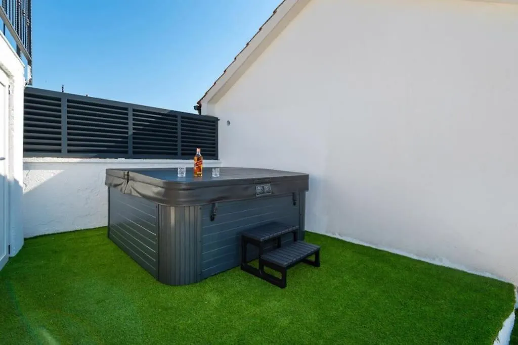 Holiday Home With Jacuzzi - By Ta Leut Agency Slivnica