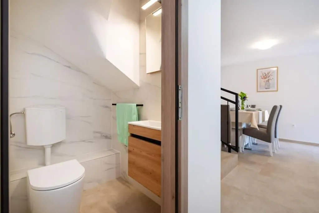Holiday Home With Jacuzzi - By Ta Leut Agency Slivnica